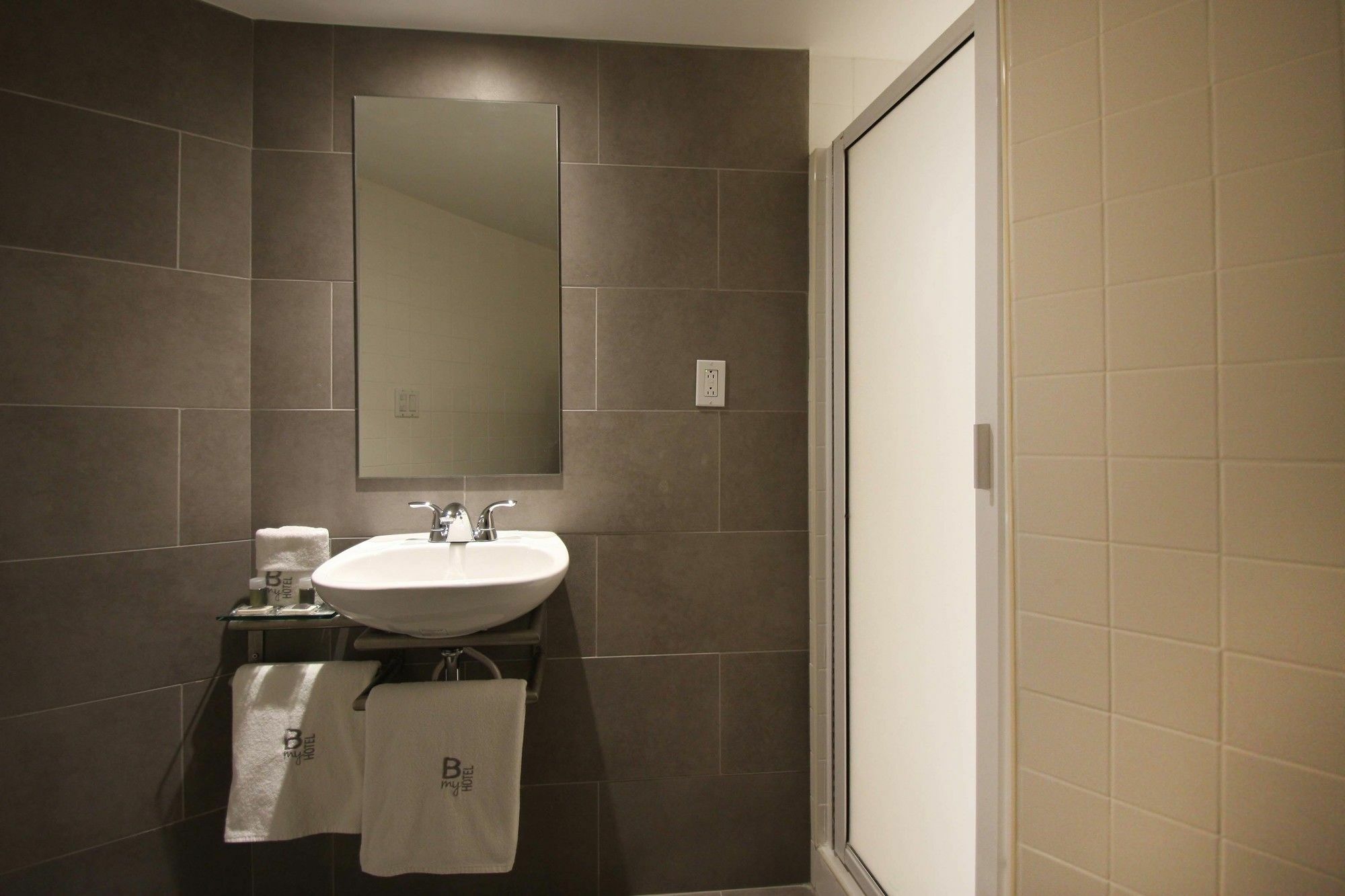 Hotel B My